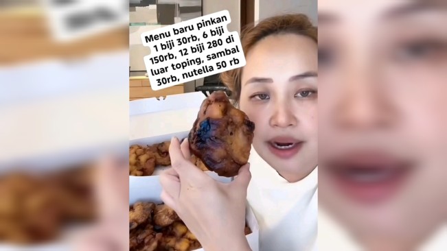 Pisang goreng Pinkan Mambo. [TikTok]